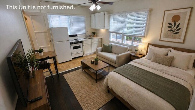 Building Photo - 527 Alexandria Ave