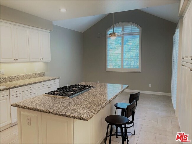 Photo - 732 Palisades Dr