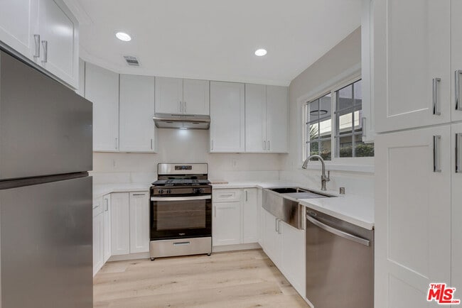 Photo - 853 S Bedford St