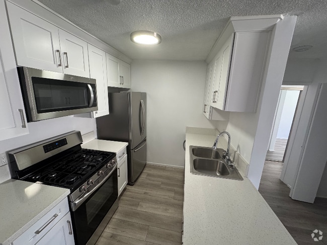 Building Photo - 1221 N Spaulding Ave Rental