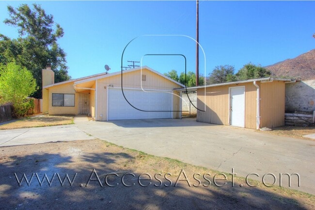 Photo - 33150 Esther St Unit 1