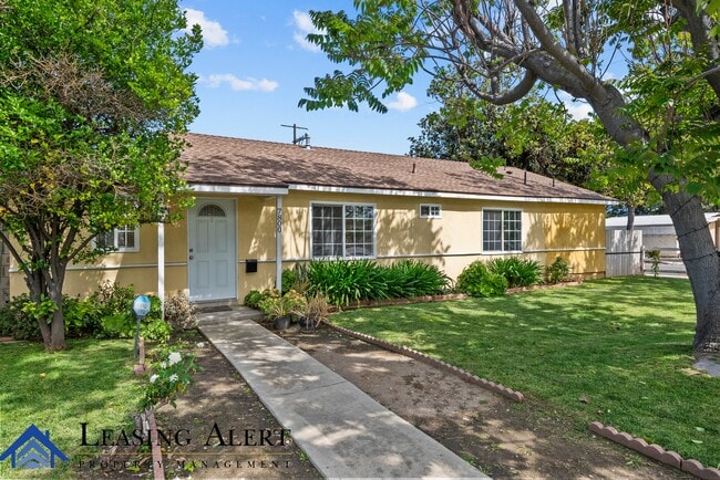 Building Photo - 7800 Lindley Ave