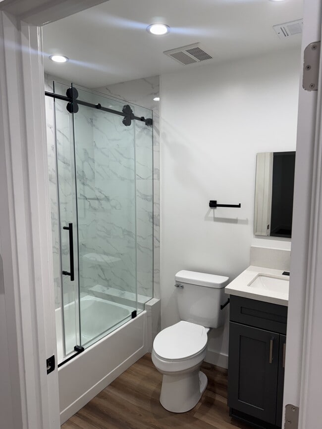 Photo - 929 E 91st St Unit 925