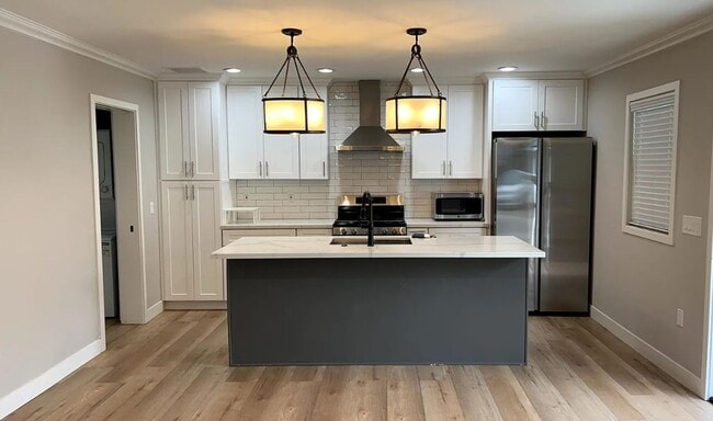 Photo - 137 N Oak Ave