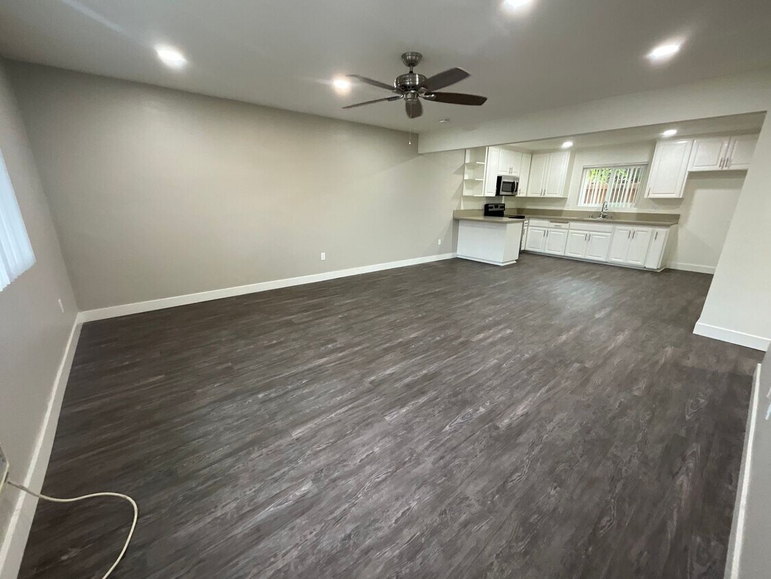 Floor Plan - 3TH1.5 LRG Kit & REG Patio, W/D Hook-ups