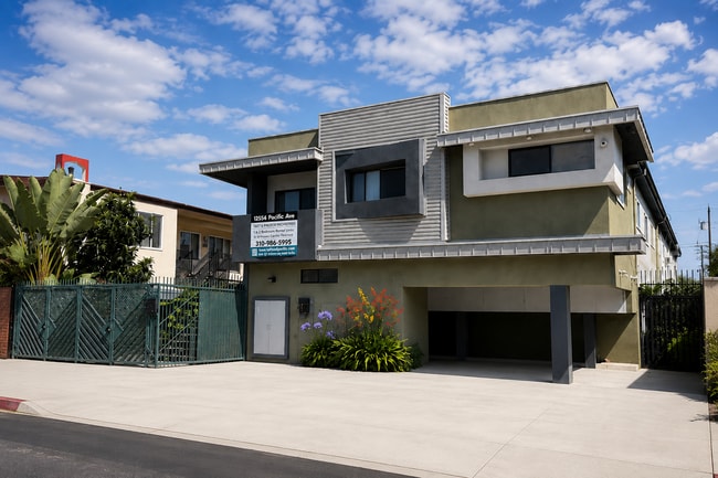 Building Photo - 12236 Pacific Ave Unit 02