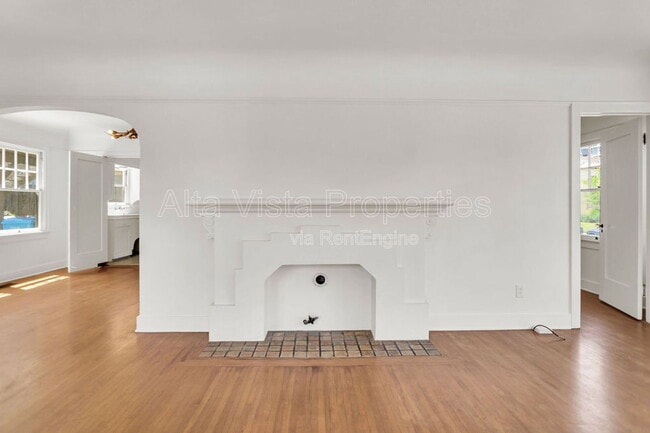 Photo - 301 Brookes Ave