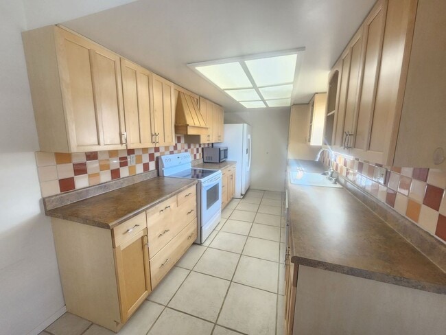 Building Photo - Beautiful 3 bedroom 2 Bath home in Indian Cove with a POOL!