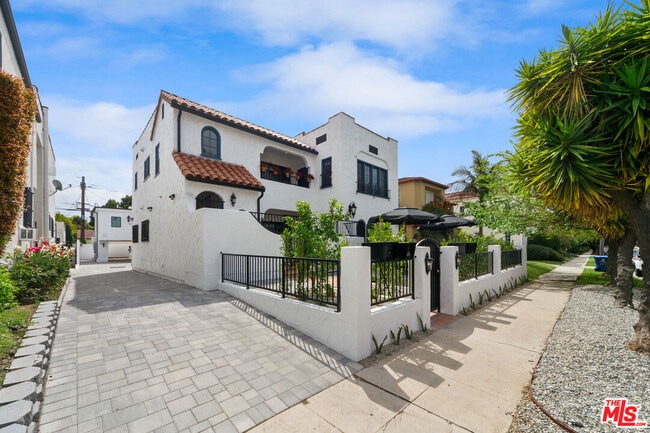 Photo - 458 N Sierra Bonita Ave