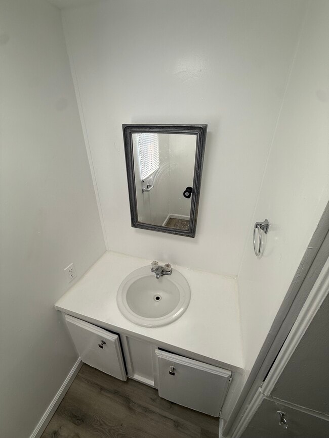 Building Photo - 37 Crooks St Rental