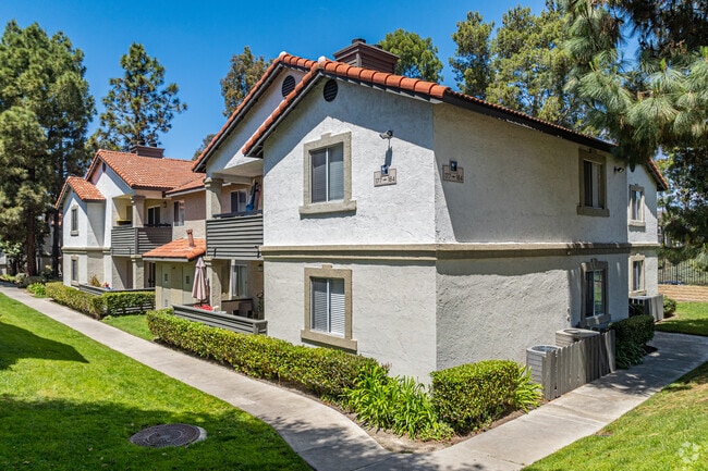Building Photo - Elan Shadowridge Meadows
