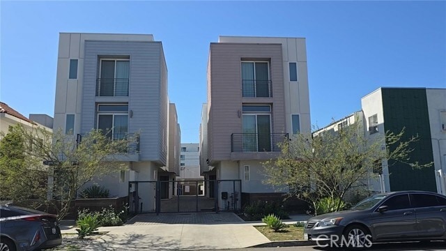 Building Photo - 319 S Serrano Ave