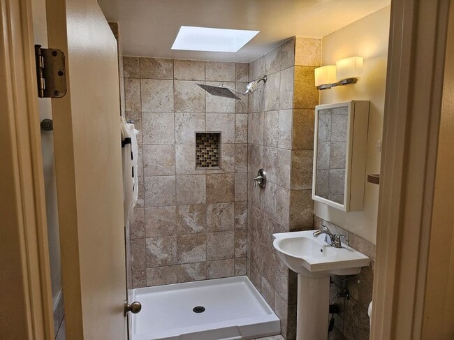 Photo - 20624 Kittridge St