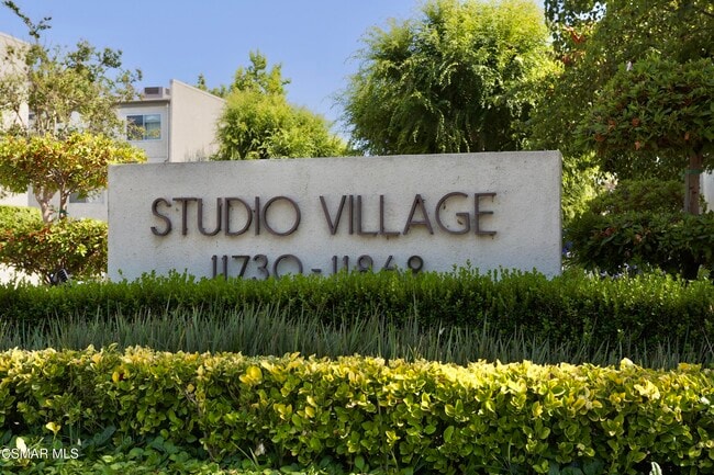 Photo - 11738 Moorpark St Townhome