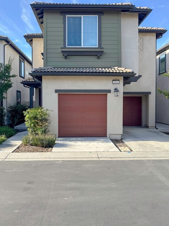 Building Photo - Beautiful Newer Construction,Townhome, 3 Bedroom / 2 Bathroom Home FOR RENT