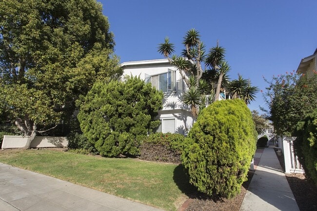 Photo - La Jolla / Village Area - Upstairs One Bedroom in the Village! Unit 7705