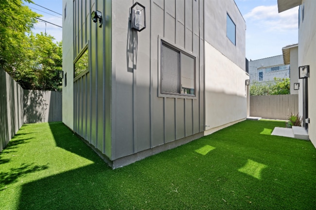 Photo - 1844 Stoner Ave