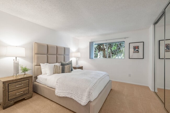 Alpine Bedroom - The Aspens South Coast