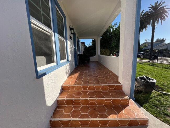 Photo - 2832 S Rimpau Blvd