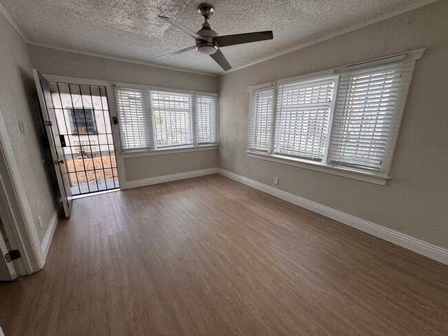 Photo - 4216 Woodlawn Ave Unit 4216 1/2