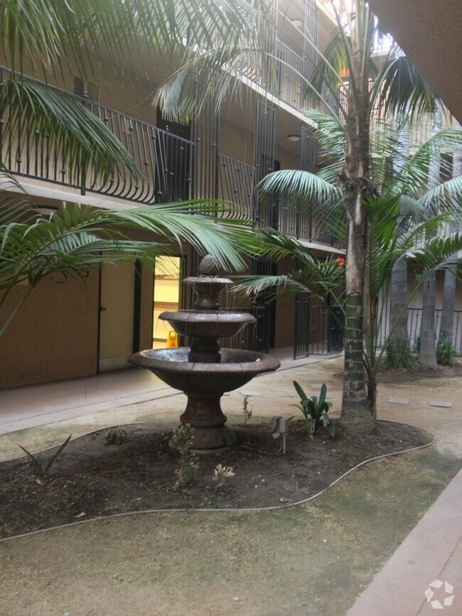 Building Photo - 1450 Locust Ave Unit 117 Rental