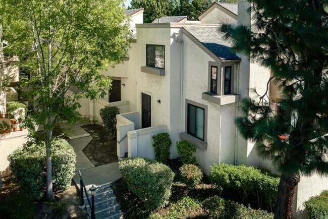 Photo - Beautifully Furnished 2 Bed/2.5 Bath Townhome in the Desirable Woodlands of La Jolla