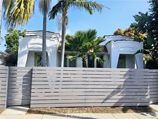 Building Photo - 908 Victoria Ave