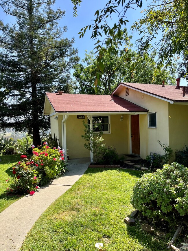 Building Photo - 1284 Montecito Dr Rental