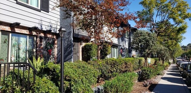 Building Photo - Renovated La Mesa Village 2BR/2BA Condo