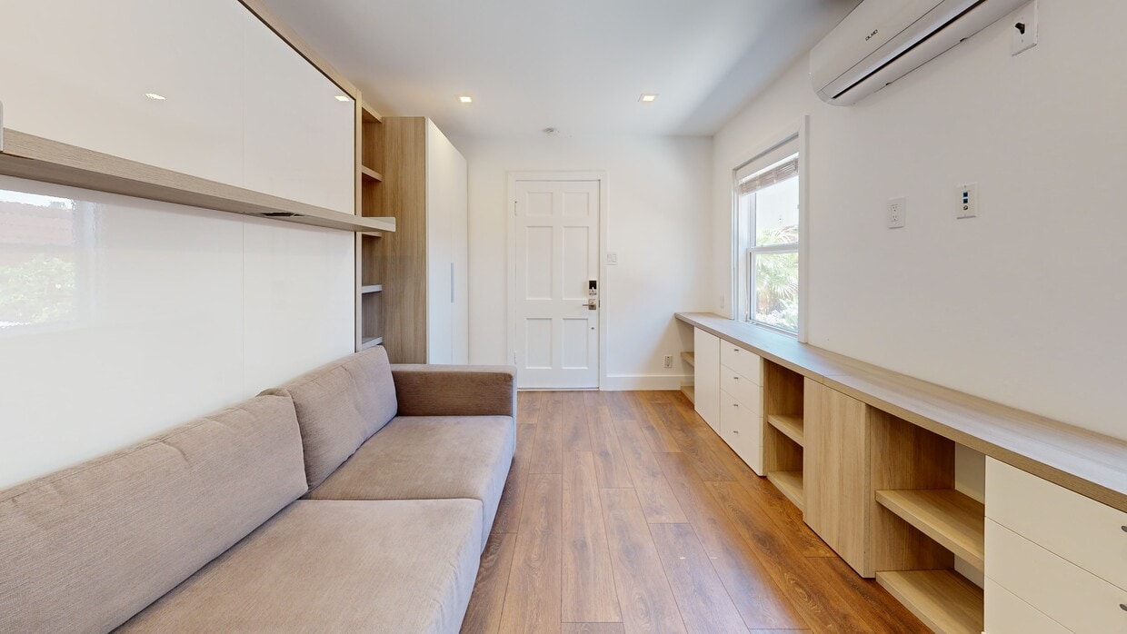 3D Tour - 3004 Kelton Ave