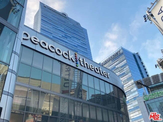 Building Photo - 1617 11th Pl