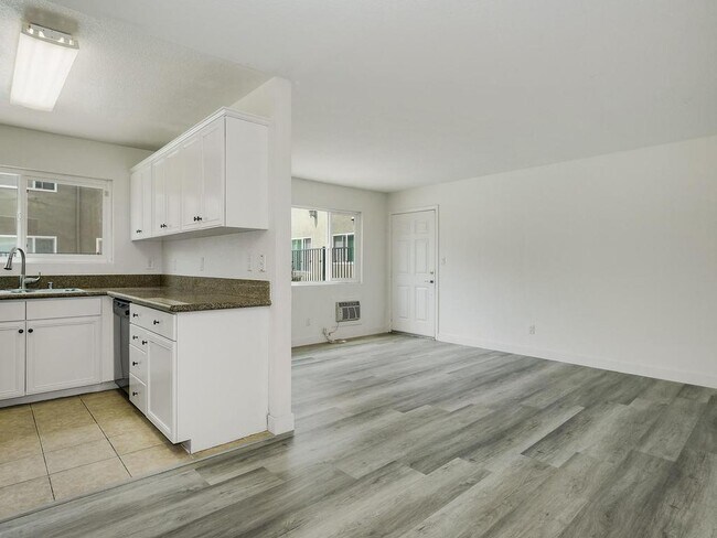Photo - 6602 Beadnell Way Unit 4