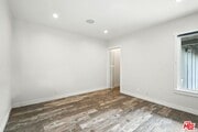 Photo - 6137 Laurelgrove Ave House