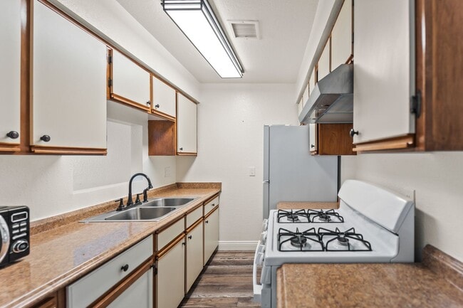 Photo - 248 E Buckthorn St Unit 4