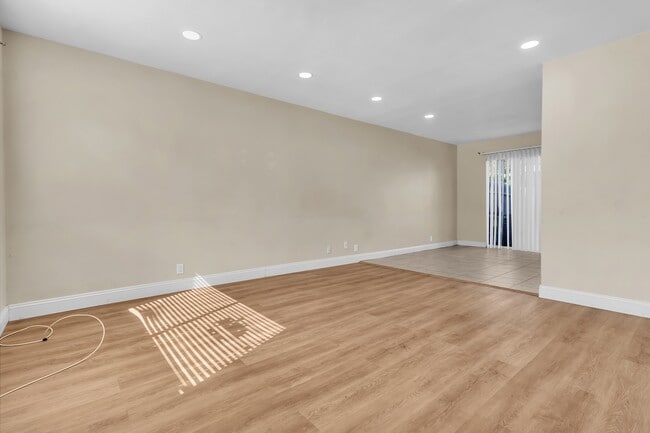 Photo - 349 N Eucalyptus Ave