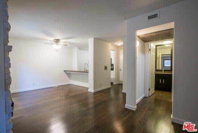 Building Photo - 141 S Clark Dr Unit 118
