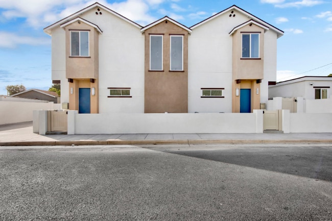 Photo - 2352 E Poppy St