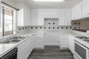 2BR, 2BA - 900SF - Kitchen - 744 Rose Ave Apartments