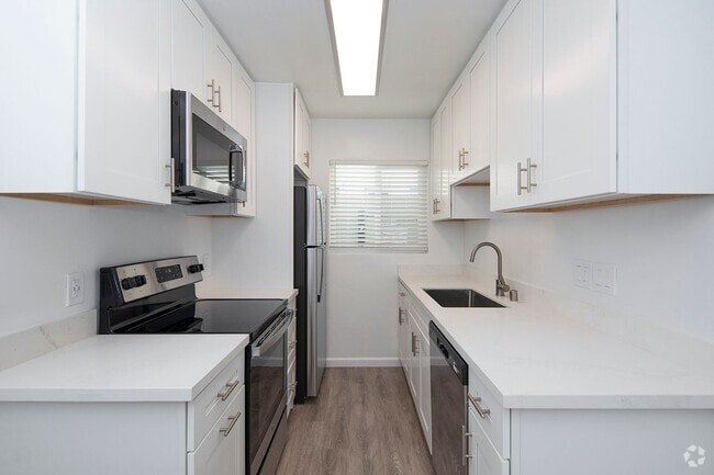Building Photo - 2 Bedroom in PB with Access to Parking, Po... Unit A Rental
