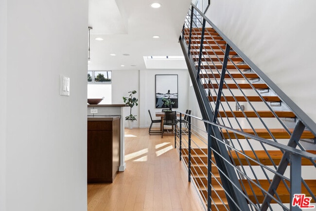 Photo - 2307 Oakwood Ave