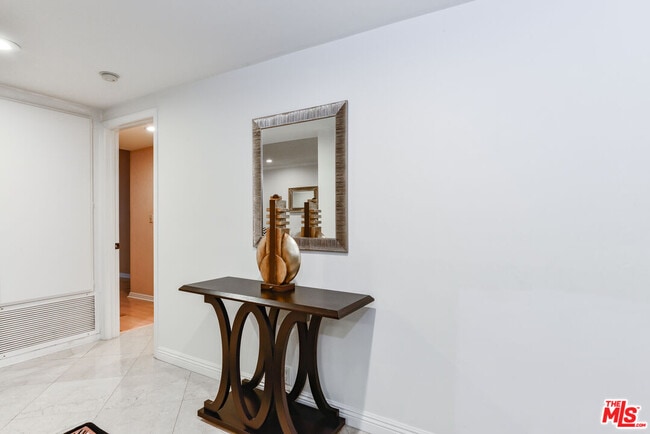 Photo - 11755 Montana Ave Unit 205