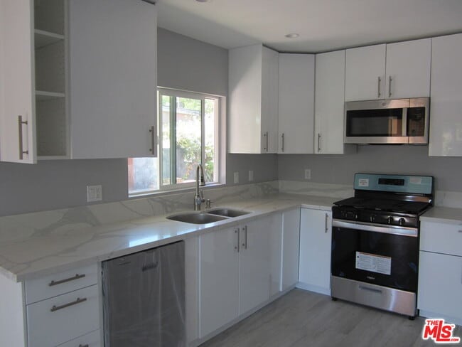 Photo - 6837 Lubao Ave