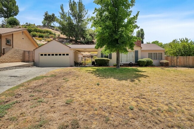 Great 3 Bedroom Home with Large Lot and NO... - Great 3 Bedroom Home with Large Lot and NO...