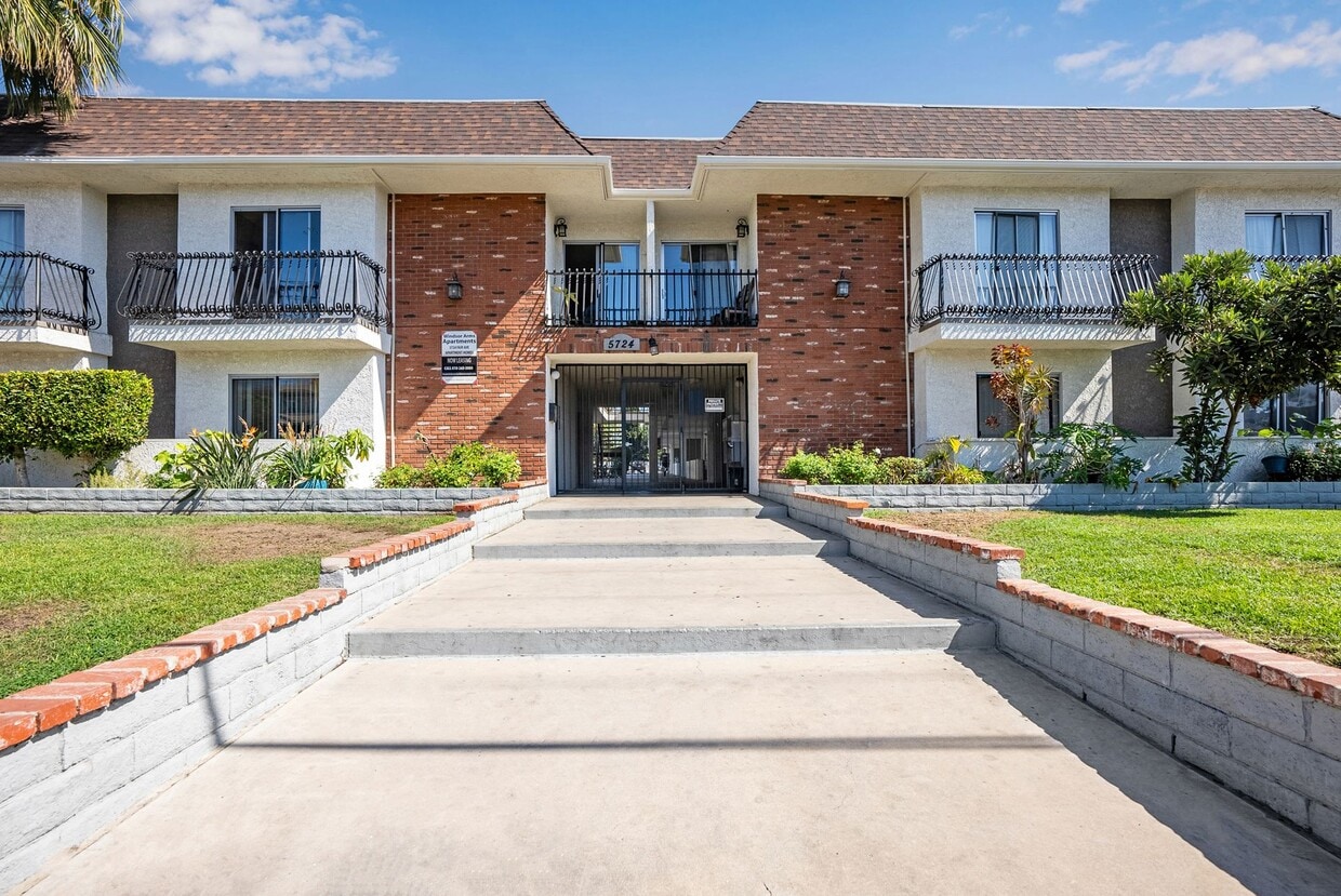 Floor Plan - Centrally Located 2 Bed 1.5 Bath Apartment in N...