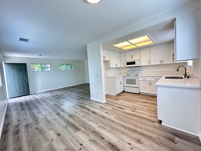 3121 A - Milestone Apartments