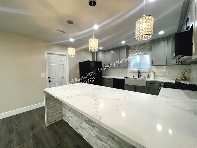 Photo - 1002 W El Camino St