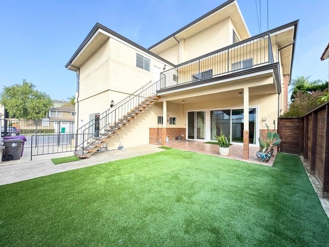 Building Photo - Beautiful 5 Bedroom House in Belmont Heights!  Pet-Friendly!