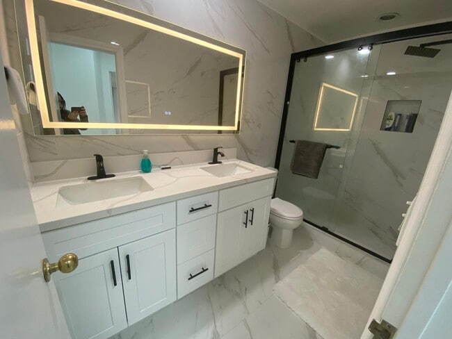 Photo - 8400 De Longpre Ave Unit 311