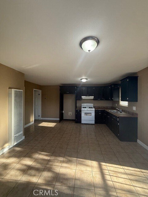 Photo - 1232 E 68th St