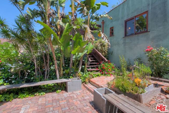 Building Photo - 1444 Manzanita St Rental